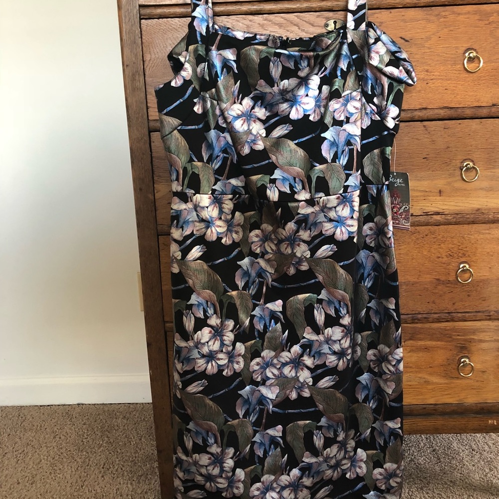 Size Large Stretchy cocktail dress! Never worn!